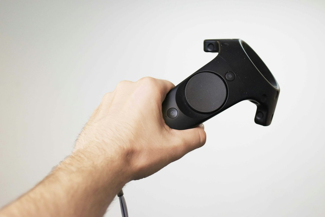 Why Do Grabbed Objects Jitter in Unity VR?
